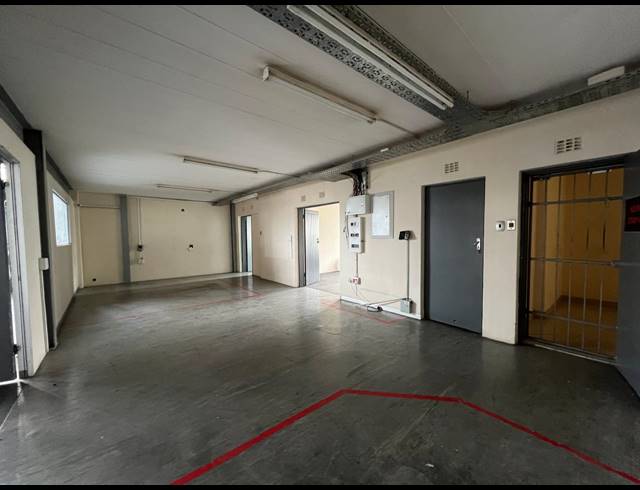 1,003M² WAREHOUSE TO LET IN STRIJDOMPARK